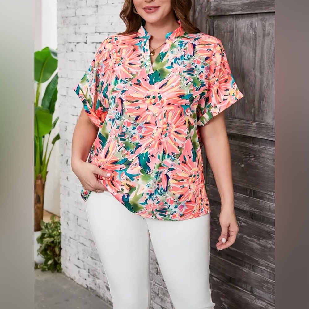 abstract floral print split v-neck short sleeve blouse, size medium NWOT